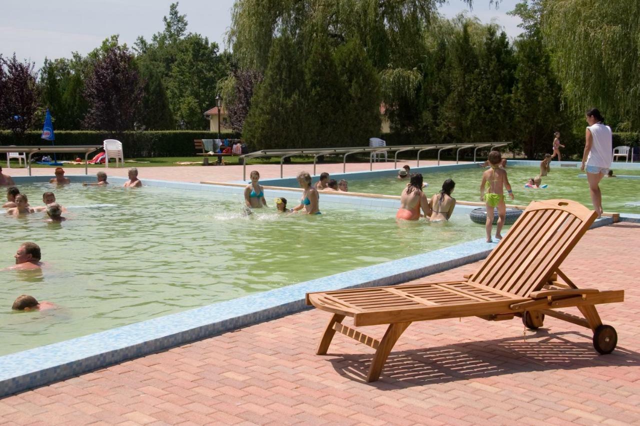 Hotel Fortuna Davod Экстерьер фото